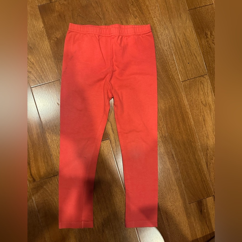 Striking Red Leggings with Vibrant Hue